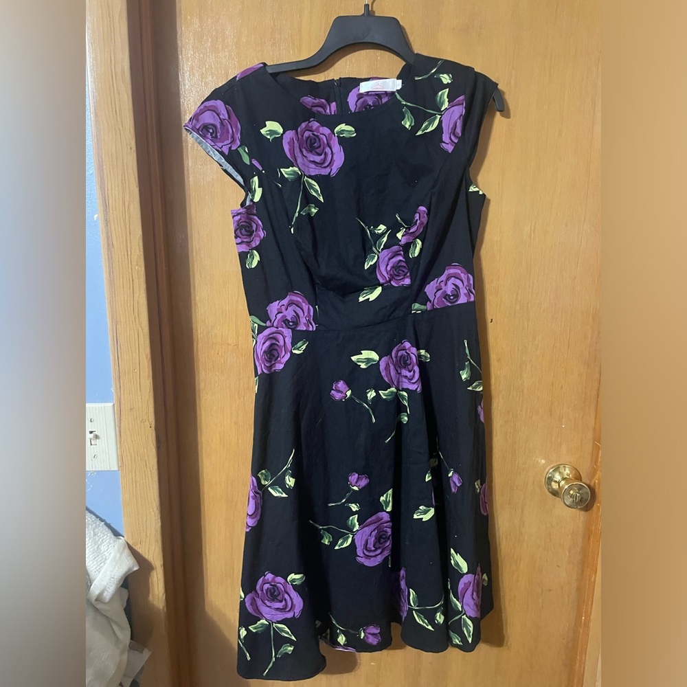 Women’s size L dress by Dress style